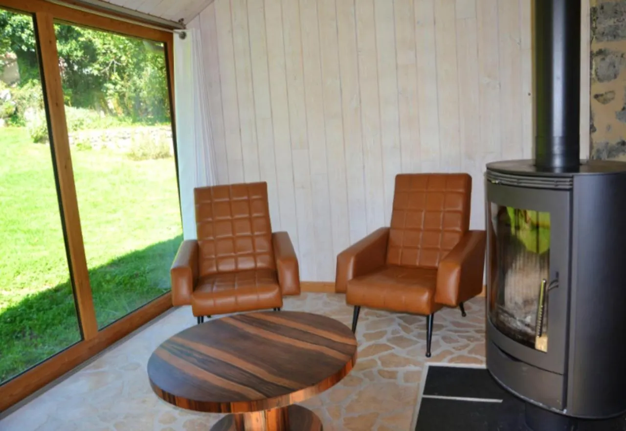 بيت للعطل Maison Accueillante A Gembrie Avec Piscine Partagee