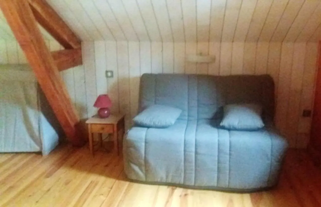Maison Accueillante A Gembrie Avec Piscine Partagee
