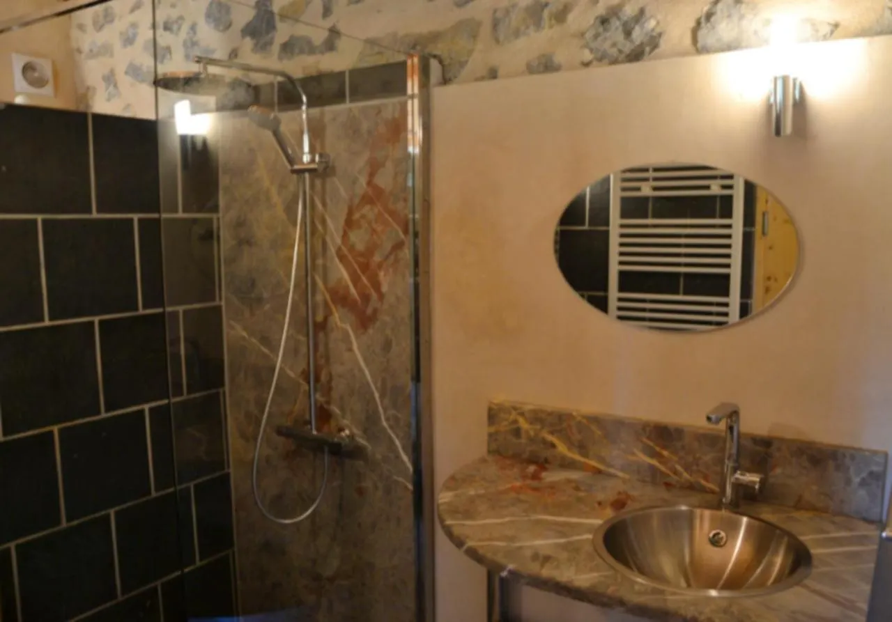 بيت للعطل Maison Accueillante A Gembrie Avec Piscine Partagee فرنسا
