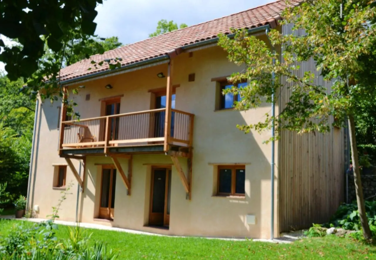 Maison Accueillante A Gembrie Avec Piscine Partagee فرنسا