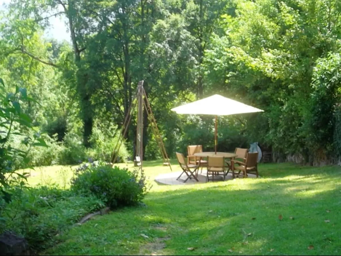 Maison Accueillante A Gembrie Avec Piscine Partagee بيت للعطل